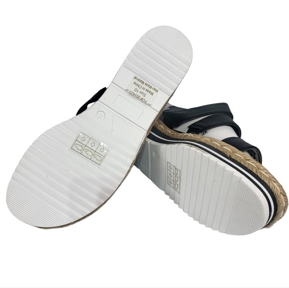 Journee Collection Robyn Platform Sandals Black 10 - Picture 7 of 7